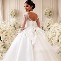 Robe de mariée de haute qualité en satin, col montant, dentelle perlée, manches longues, style robe de bal, avec corset et traîne chapelle, dos lacé