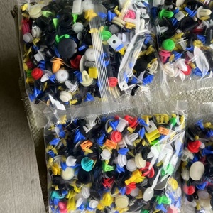 Lot de 100 attaches et fixations automobiles en <span class=keywords><strong>plastique</strong></span> pour carrosserie, tailles variées, vente en gros - Product Image 2