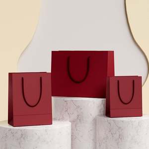 Sacs cadeaux en papier cartonné d'emballage coloré avec logo imprimé sur mesure en gros, avec cordon - Product Image 3