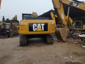 Excavatrice sur chenilles CAT 325D d'occasion, forte puissance, moteur fiable, faible nombre d'heures de fonctionnement, pour travaux de construction. - Product Image 4