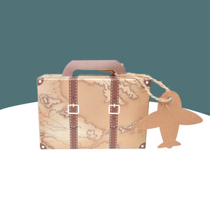 Piccola valigia scatola di carta caramella con manico a forma di valigia confezione regalo per piccole imprese - Product Image 5