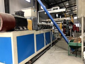 อุปกรณ์สายพานเคลื่อนที่สำหรับงานกันซึมภายนอกอาคาร ผลิตจากวัสดุ HDPE โพลีเมอร์คุณภาพสูง เป็นมิตรต่อสิ่งแวดล้อม สำหรับงานมุงหลังคาด้วยแผ่นกันซึม ยี่ห้อเยว่ฮวา - Product Image 4