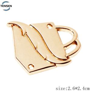 Etichetta in metallo per Bikini personalizzata con Logo Abaya goffrato 2 fori per abbigliamento in lega di zinco distintivo per cucire Logo in oro per capi sciarpa - Product Image 2