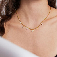 Collar de cadena cubana personalizado de acero inoxidable con letras de circón y nombre personalizado de moda chapado en oro EManco para aniversario