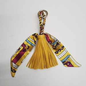 Écharpes colorées à la mode, rubans, sacs à franges en cuir, pendentifs, portefeuilles pour femmes, sacs à main, breloques décoratives - Product Image 1