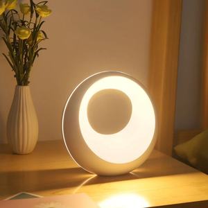 Chambre Rechargeable RGB Touch Sensing Warm Light Lampe de chevet LED Night Lamo avec télécommande - Product Image 2