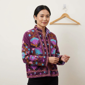 Chaqueta Acolchada de Terciopelo Bordada a Mano con Diseño Floral Vintage Ecológico Estilo Varsity en Color Aubergine y Turquesa - Product Image 1