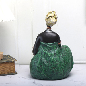 Vente en gros de statue de femme voluptueuse africaine, corps positif, sculpture tribale personnalisée OEM, <span class=keywords><strong>art</strong></span> en résine pour la décoration intérieure culturelle - Product Image 3