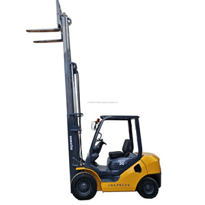 Chariot élévateur diesel FD30 d'occasion, capacité 3 tonnes, pour l'industrie de la restauration, avec garantie 1 an et mât duplex à 3 étages - Product Image 1