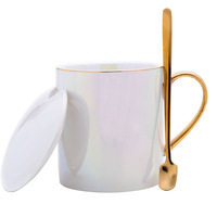 Fourniture directe par le fabricant de tasses en céramique plaquée or en porcelaine blanche glaçure de perles tasses créatives à lait frais et à café pour les fêtes