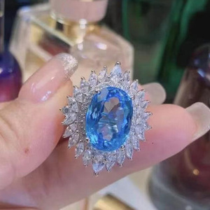 Elegante anello con pietra blu per donna, design scintillante intarsiato, gioielli di moda. - Product Image 1