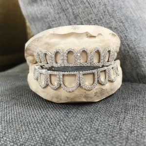 Grilles dentaires en <span class=keywords><strong>argent</strong></span> 925 Hip Hop avec moissanite creuse, grilles supérieures et inférieures, bijoux dentaires punk, capuchons de dents, cosplay, bijoux de <span class=keywords><strong>rappeur</strong></span> - Product Image 1