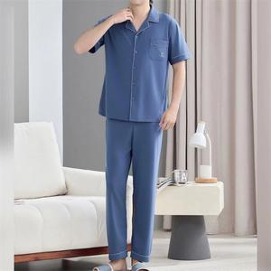 Nuovi abiti <span class=keywords><strong>estivi</strong></span> <span class=keywords><strong>da</strong></span> <span class=keywords><strong>uomo</strong></span> Casual per la casa all'aperto in cotone traspirante intrecciato a maniche corte Set di <span class=keywords><strong>pigiami</strong></span> con risvolto con motivo cartone animato - Product Image 4