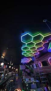 바 나이트 클럽 피트니스 센터 용 SUEZ 개별 맞춤형 RGB 허니 빗 조명 - Product Image 6