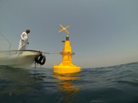 Bouée de navigation marine en PE de 1800 mm de diamètre avec lumière et charnière pour quai d'amarrage de navires, site de construction, balise d'avertissement