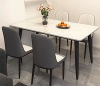 Ensemble de table à manger moderne en marbre blanc rectangulaire avec chaises rembourrées bicolores pour cuisine, salle à manger, maison, restaurant, hôtel