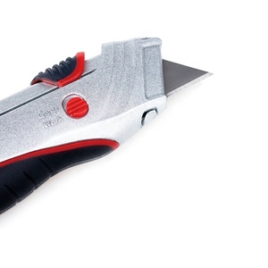 Couteau utilitaire ergonomique avec poignée en TPR et verrouillage automatique pour la découpe de carton et la construction - Product Image 2