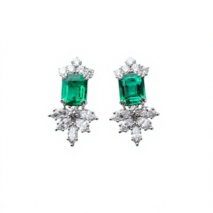 Pendientes de Oro de 18K con Corte Esmeralda, Gema Verde, Acento Floral de Diamantes, Joyería de Lujo para Regalo de Boda - Product Image 2