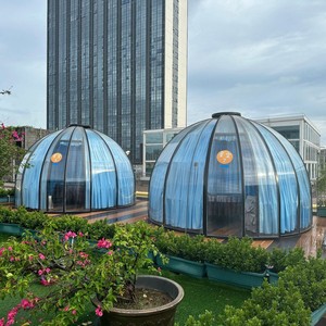 Domo Burbuja Tipo Iglú, Carpa Transparente para Hotel, con Revestimiento Anti-UV, Diseño Moderno para Entretenimiento al Aire Libre - Product Image 1