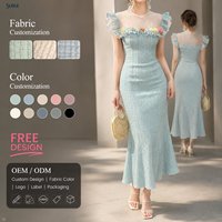 Robe midi élégante et décontractée en polyester et élasthanne bleu clair, avec appliques florales en maille transparente, col rond, manches volantées et bordure à volants
