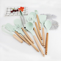 Vente en gros 12 pièces en 1 ensemble accessoires de cuisine outils de cuisine ustensiles de cuisine en Silicone avec poignées en bois