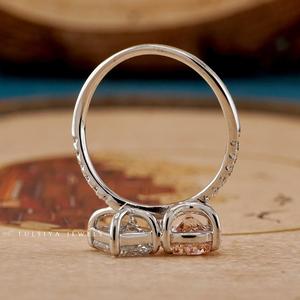 Bagues élégantes en diamant provenant de collections de joaillerie fine, présentant des motifs complexes, un éclat exceptionnel et une beauté intemporelle - Product Image 5