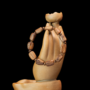 Bracelet en bois d'agar naturel de qualité supérieure, perles d'oud authentiques, petite taille homme, bijou spirituel aromatique de luxe - Product Image 1