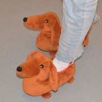 Pantoufles en peluche d'animaux de maison mignons pour hommes et femmes Design pantoufles en peluche d'hiver floues antidérapantes teckel