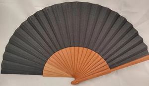 Abanico de madera de algodón y poliéster liso de alta calidad de 23cm tallado para fiesta de boda - Product Image 5