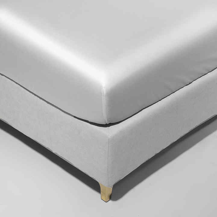 HOT Vietnam Waterproof Anti Dust Mite White Smooth Cool Feeling  Lyocell Luxury Mattress Protector with Folding Mat Form
