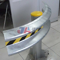 Barrière de sécurité routière pour la sécurité routière Fabricant professionnel Prix de gros de haute qualité Barrière de sécurité routière incurvée