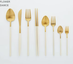 Einzigartiges Edelstahl-Besteckset mit Goldener Beschichtung und Farbigem Griff für Partys und Hochzeiten - Product Image 1