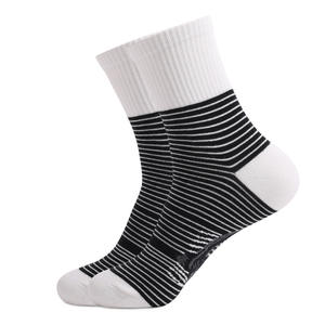 <span class=keywords><strong>Calcetines</strong></span> <span class=keywords><strong>Divertidos</strong></span> a Rayas Blancas y Negras con Lindos Gatos, <span class=keywords><strong>Calcetines</strong></span> de Algodón Casuales y Novedosos para Hombre y Mujer, Venta al Por Mayor - Product Image 5