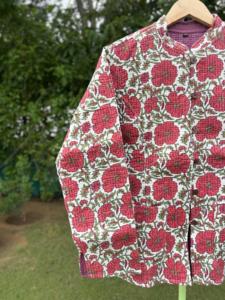 Veste en coton matelassé imprimé de qualité supérieure pour femmes |   Vêtements d'extérieur floraux artisanaux faits à la main |   Boutique de mode de luxe - Product Image 5