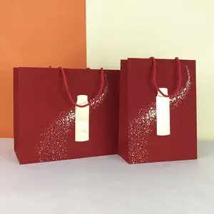 Lipack紙段ボールショッピング小売キャリーバッグ化粧品用ロゴ付きカスタマイズされた紙袋