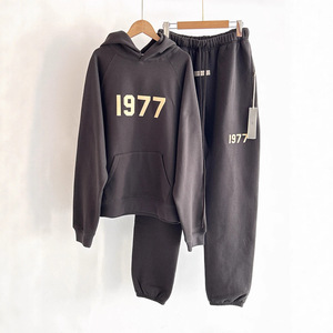 Prêt à acheter : Ensemble de survêtement essentiel pour <span class=keywords><strong>homme</strong></span>, style streetwear, en coton 100% avec capuche doublée, modèle 1977 de haute qualité - Product Image 1