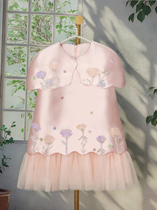 Abito da festa senza maniche in rete con applicazioni floreali di paillettes, design originale per Eid, <span class=keywords><strong>elegante</strong></span> <span class=keywords><strong>abbigliamento</strong></span> per bambini, delicato e raffinato. - Product Image 2