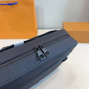 2025 प्रीमियम चमड़े के अल्ट्रा-क्लासिक पुरुषों के डिजाइनर बैग लक्जरी कंधे बैग पुरुषों के व्यवसाय चमड़े के ब्रीफकेस क्रॉसबॉडी बैग - Product Image 4