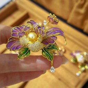 Broche Fleur de Pivoine Nanyang en Perle d'Or, Style Chinois Haut de Gamme Exquis, Épingle Cheongsam, Accents Naturels d'Eau de Mer - Product Image 5