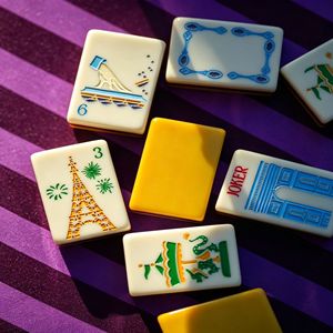 En stock NOUVEAU Jeu de Mahjong Américain 160 tuiles jaune-vert Paris, en acrylique multicouche gravé de luxe à 4 couches - Product Image 2