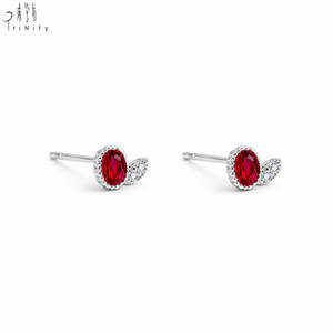 Boucles d'oreilles de haute qualité en gros, bijoux en or massif 18 carats, pierres précieuses naturelles de coupe ovale, rubis rouge vif, boucles d'oreilles pour usage quotidien - Product Image 3
