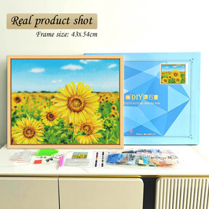 Kit d'art DIY « Champ de tournesols » : Peinture diamant rectangulaire encadrée avec décorations en strass de cristal - Product Image 2