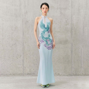 Nouvelle robe longue de soirée élégante à col chinois en forme de paon, à épaules dénudées, coupe ajustée, style cheongsam - Product Image 2