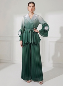Bluse mit Graduell Wechselndem Farbton Kombiniert mit Plissierter Hose, Damen-Anzug in Übergröße mit Kragen und Blütenärmeln - Product Image 3
