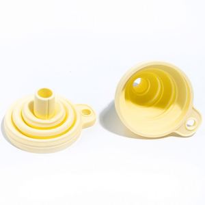 Accessoires de cuisine OEM : Entonnoirs pliables en silicone pour la cuisson quotidienne et le transfert d'eau ou de poudre - Product Image 4