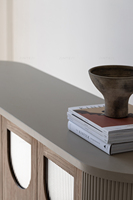 Meuble d'intérieur minimaliste d'inspiration française Meuble de salon Buffet fabriqué à partir de chêne récupéré et de béton