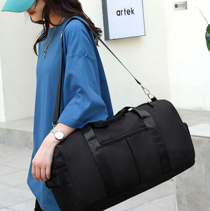 Sac de sport coloré et tendance, imperméable, avec compartiment sec/humide et compartiment à chaussures, idéal pour le yoga et l'entraînement, durable et pratique. - Product Image 4