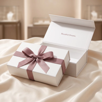 Boîte d'emballage en papier pliable de luxe avec logo personnalisé, boîte cadeau magnétique blanche avec ruban et gaufrage pour crème pour le visage, crème pour les yeux
