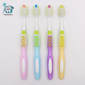 Cepillo de dientes manual con cerdas suaves y coloridas para el cuidado dental de adultos MC766 - Product Image 1