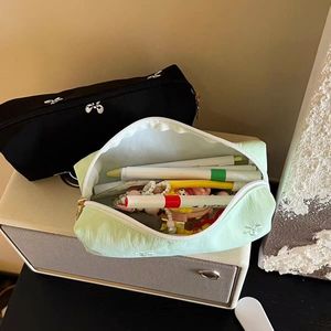 Công suất lớn Bowknot bút chì trường hợp văn phòng phẩm Niche sinh viên đơn giản Thiết kế với cao-xuất hiện cho trẻ em đôi sử dụng như trang điểm Túi - Product Image 2